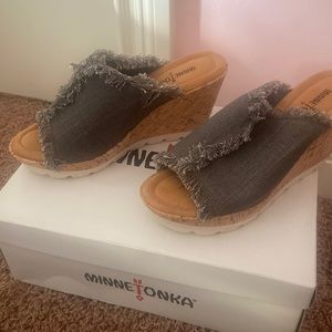 Brand new Minnetonka size 6 gray wedges